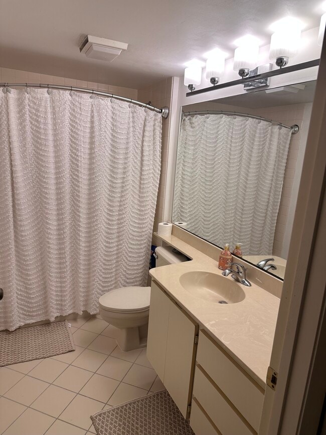 Baño - 2621 Village Blvd Unidad Whitehall