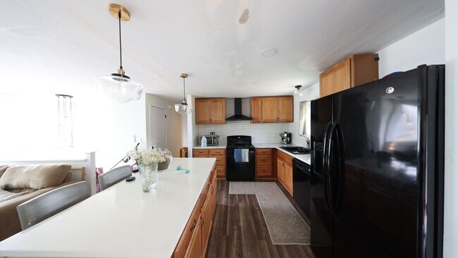 Photo - 3 Bed 2 Bath - A/C - Large Backyard - Dog Friendly - NAS Whidbey