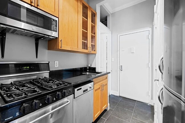 Photo - 354 E 19th St Unidad 3C