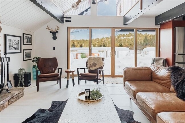 1021 Club View Dr