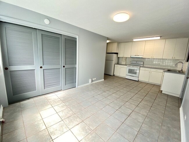 Photo - 2nd floor walk-up Makiki 1-bedroom, 1-bathroom, Near Punahou, UH Manoa, Kapiolani Hospital Unit 210