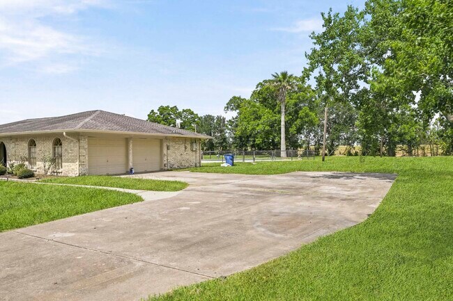 302 Country Rd
