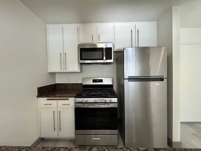 Photo - 3715 S Canfield Ave Unit 204