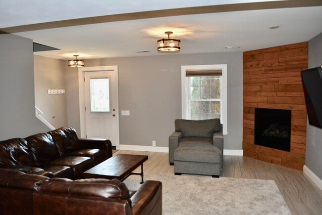 Photo - 3-bedroom, 2.5 bathroom partially furnished home in Saint Joseph