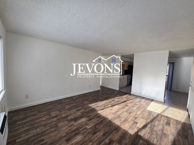 Photo - 607 N 6th Ave Unit 4