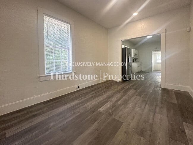 Photo - 2125 Lambert St