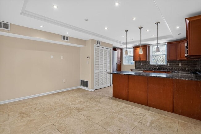 Photo - Spacious 1Bd/1Bth condo nestled in the heart of Old Town Alexandria! Pets Welcome!