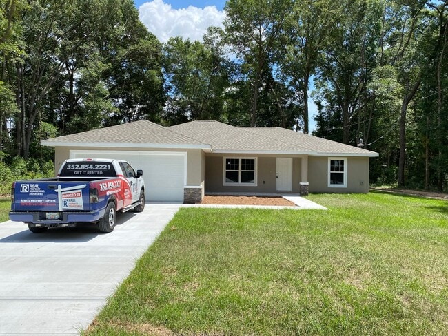 Building Photo - Custom Home - Desirable SE Ocala Neighborh...