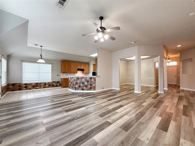 Photo - 6908 Hayling Way