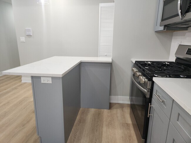 Photo - 423 W Belden Ave Unit 1