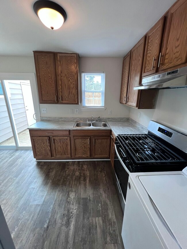 300 Cedarwood Rd