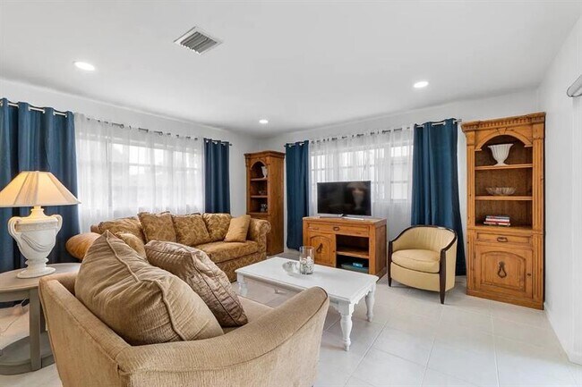 Photo - 2270 SE 5th St