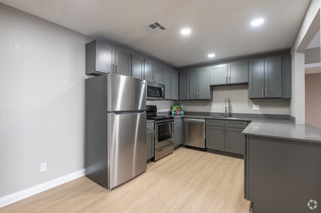 Palm Beach - Kitchen and Dinning Area