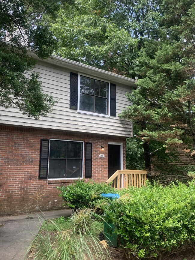 Photo - 2221 Highpoint Rd Townhome