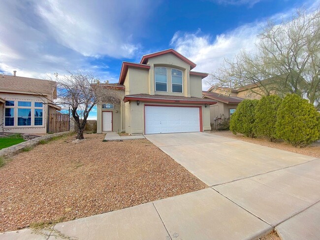 Northeast El Paso 3 bed with Upstairs Loft! - Northeast El Paso 3 bed with Upstairs Loft!