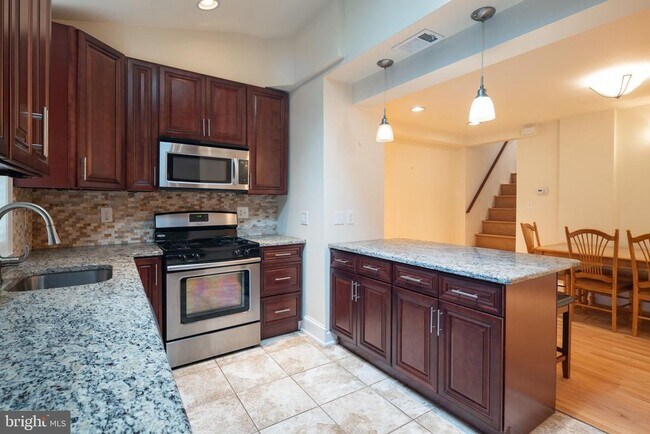 Photo - 110 Roxborough Ave