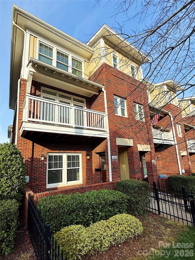 Photo - 1424 W 4th St