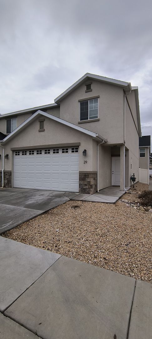 Building Photo - 3 Bedroom 3 Bathroom 2 Car Garage Townhome For rent.