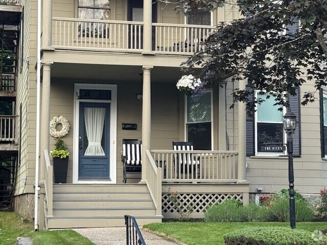 Building Photo - 13 Oak St Unit 1 Rental