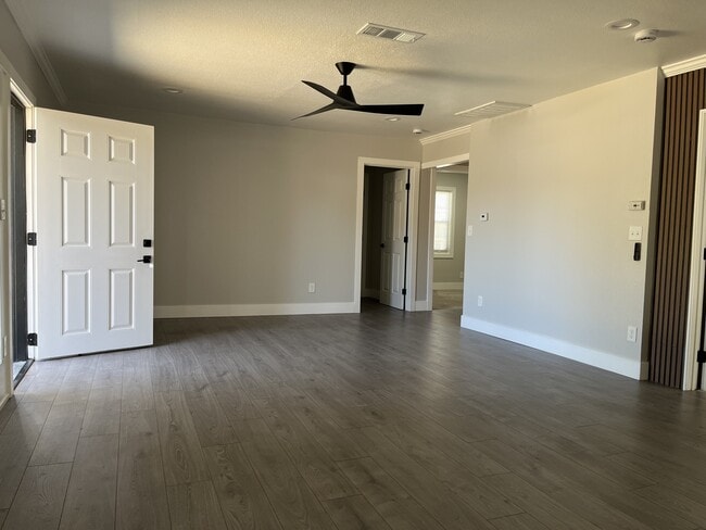 Photo - 504 Bryden Way
