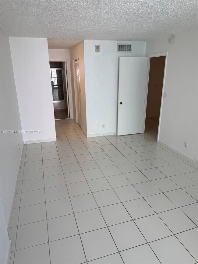 Photo - 2903 N Miami Beach Blvd Unidad 907