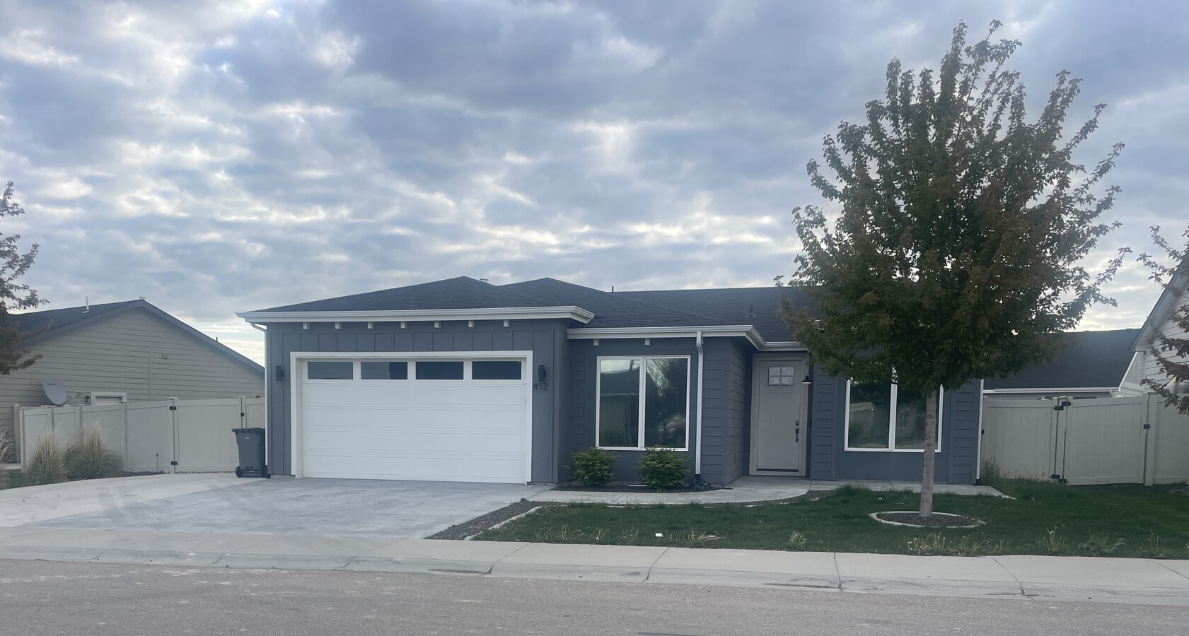 Photo - 412 Red Rose St