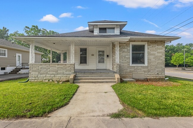 Building Photo - 602 E Jackson St