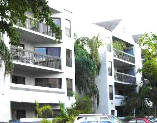 Building Photo - 8811 SW 132nd Pl Unit 207CW