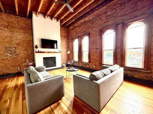 Photo - Beautifully Refinished Historic Downtown Apartment! Unit Apt. 3A