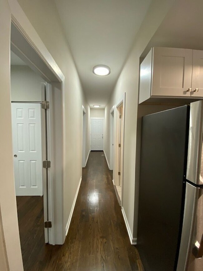 Photo - Newly Renovated Modern 3- Bedroom Apartment Unidad 3644 - #1R