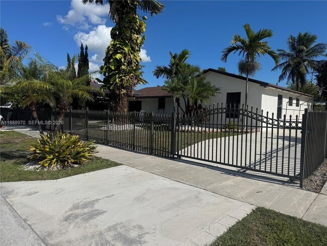 Building Photo - 26553 SW 125th Ct