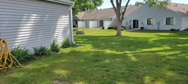 Photo - Newly Refreshed 2 bedroom in HOA