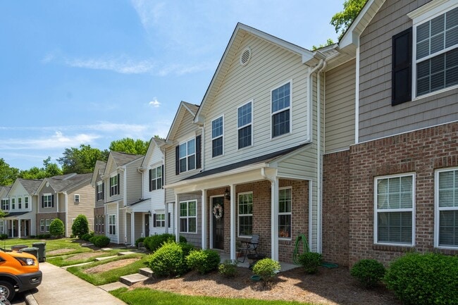 Photo - Lovely 2 bedroom 2 1/2 bathroom Townhome in Northeast Greensboro!