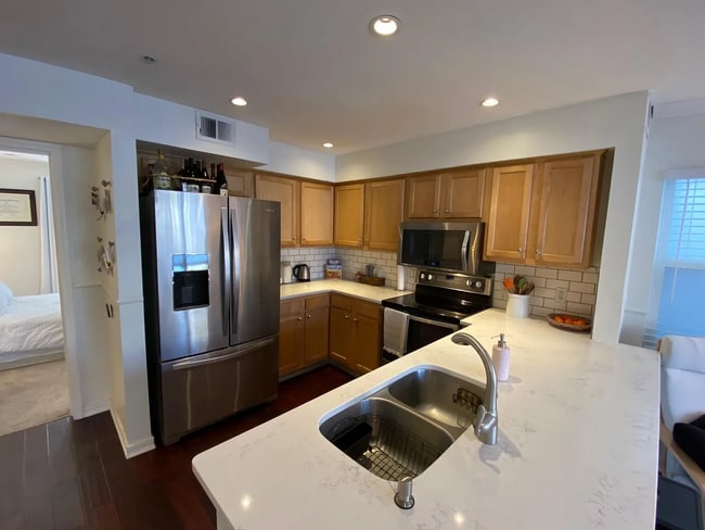 Photo - UPDATED 2BD/1BA Condo- PRIME UPTOWN LOCATION! Available 5/5/26!