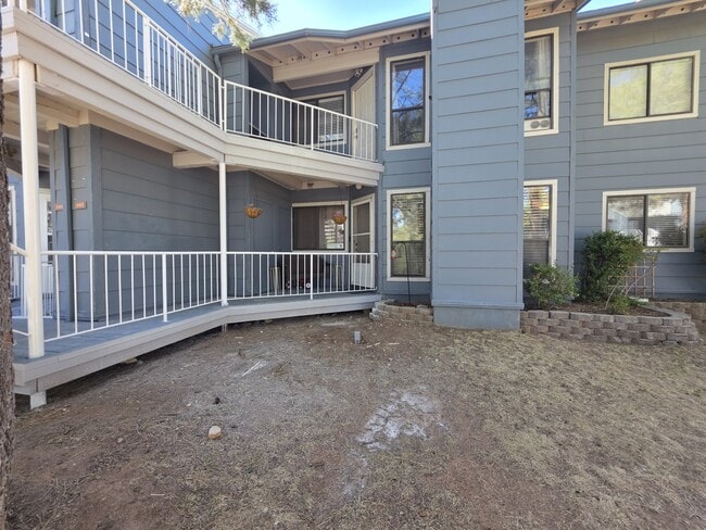 Building Photo - 2700 S White Mountain Rd