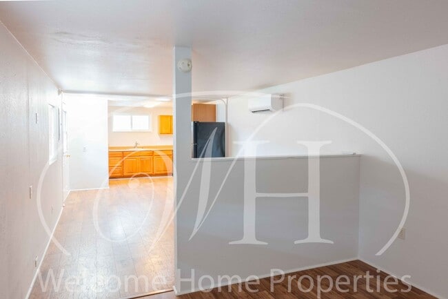 Building Photo - 518 SE 12th St Unit 518 SE 12th St,  B