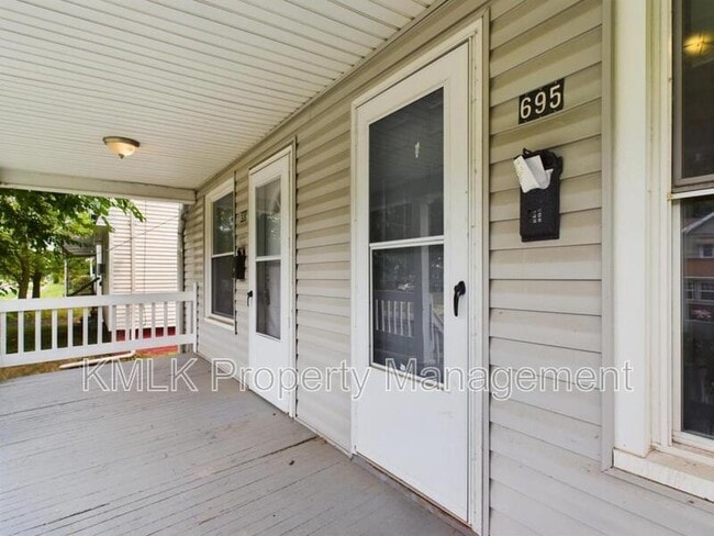 Photo - 695 Kling St