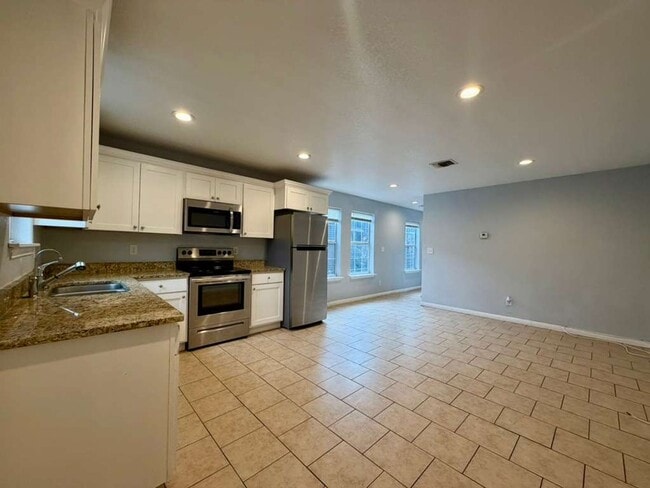 Photo - 3107 W Travis St