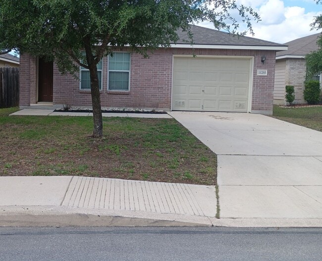 Building Photo - Washer/Dryer Included – Move-In Ready Home in Hills of Shaenfield!