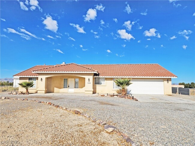 Photo - 3680 Ravine Ave House