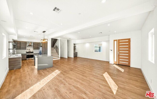 Photo - 5641 Riverton Ave