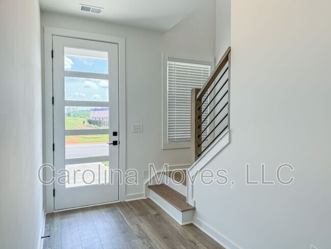 Photo - 1431 Darrowby Wy