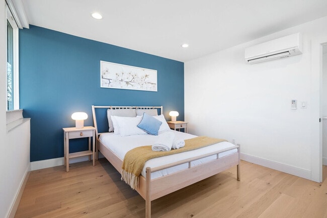 Photo - 4510 1st Ave NE Unit SI ID1054656P