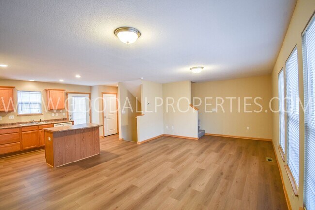 Photo - 2 Bedroom, 2 1/2 Bath Townhome in Urbandale