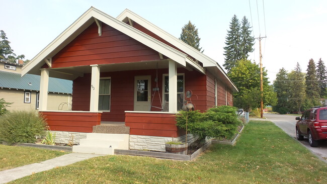 Building Photo - 942 2nd St