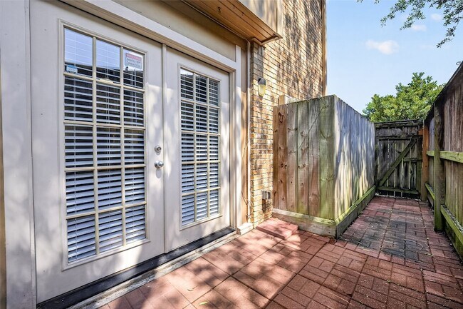 Photo - 1311 Antoine Dr Unit 195