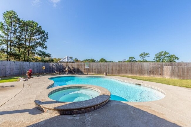 Photo - 665 Winchester Dr