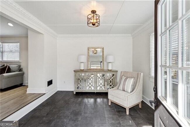 Photo - 2192 Spink St NW