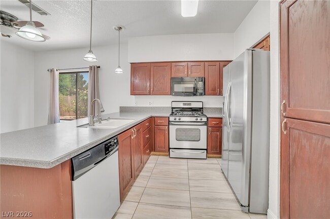 Building Photo - 2304 Chatfield Dr
