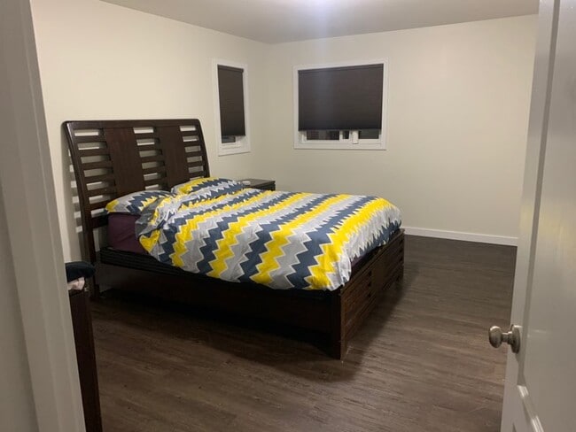 Photo - 4321-4349 49 Ave